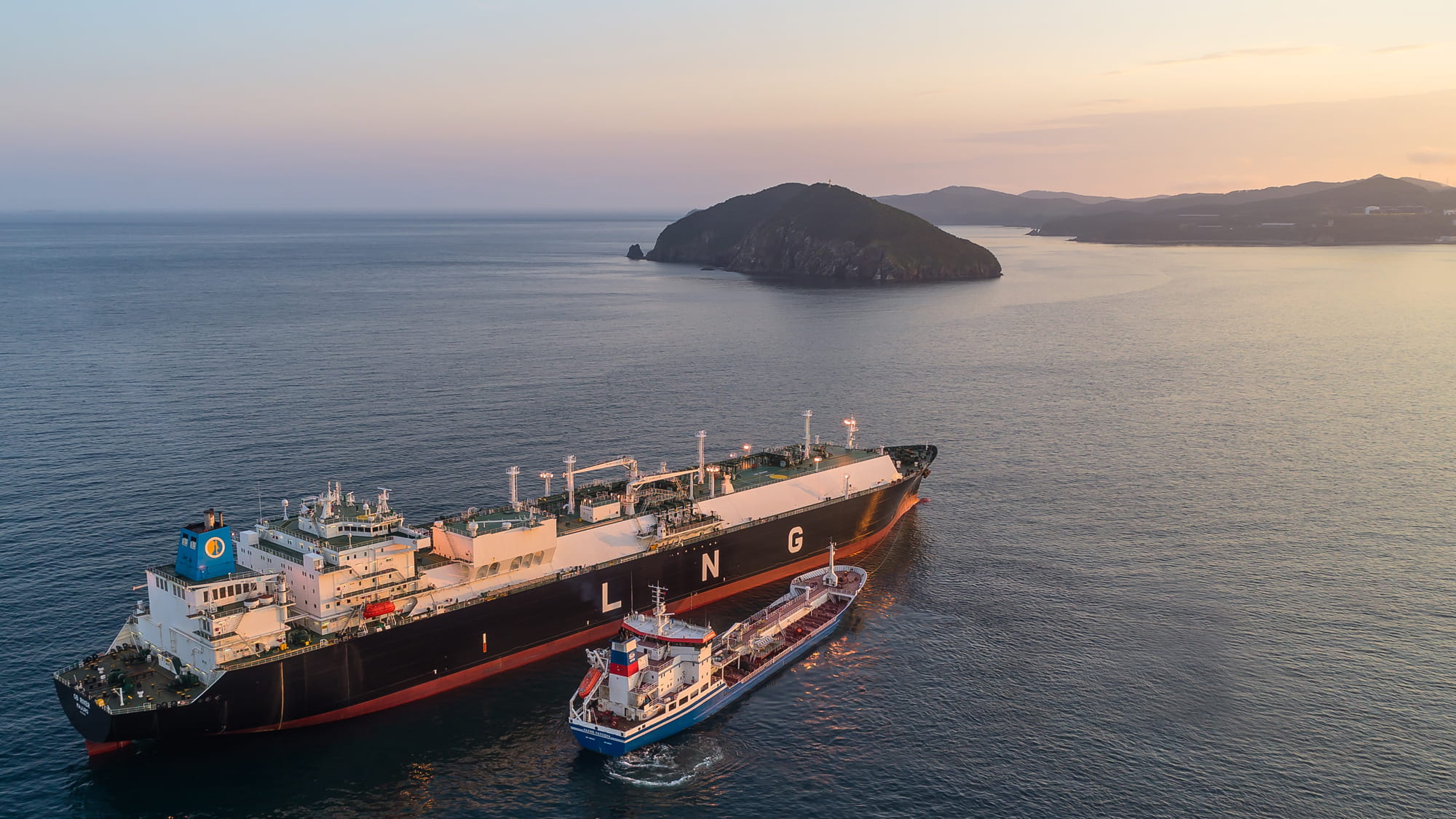 Floating storage ship