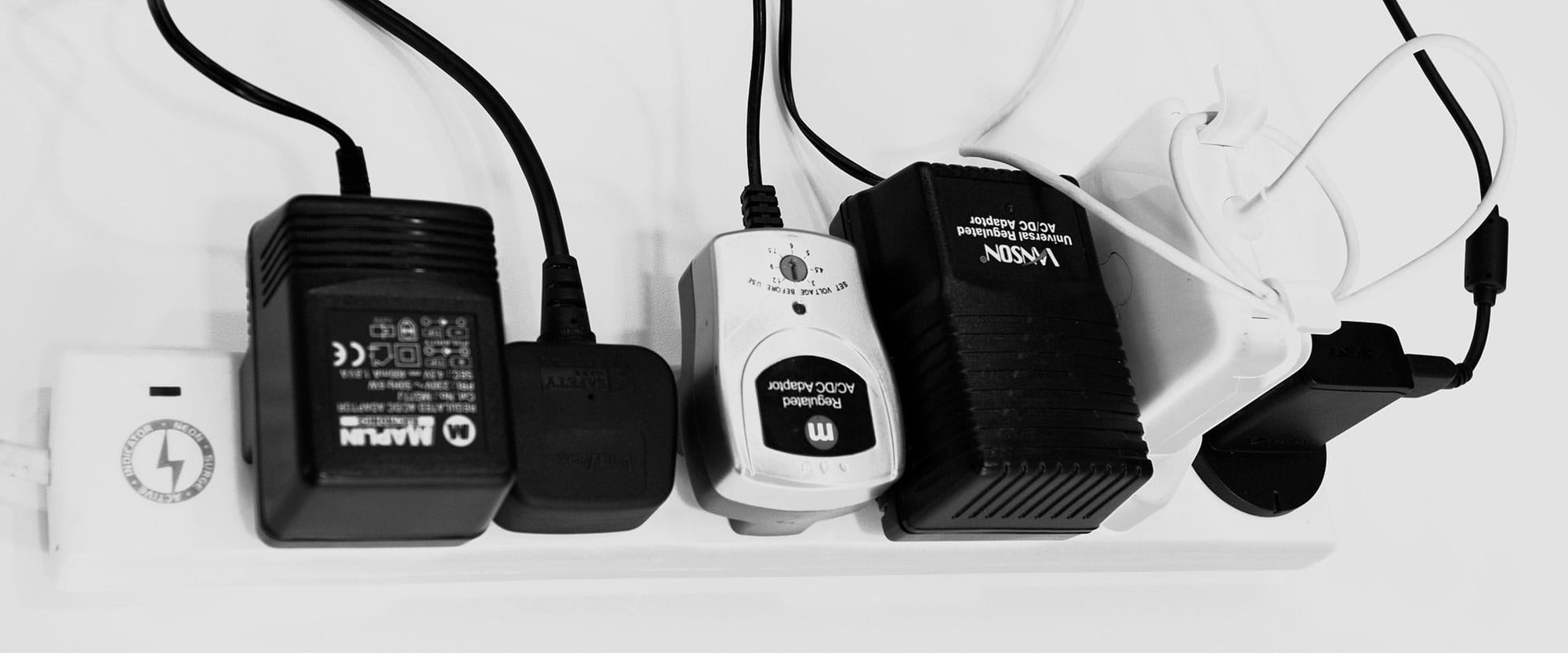 Multi-way power socket with plugs