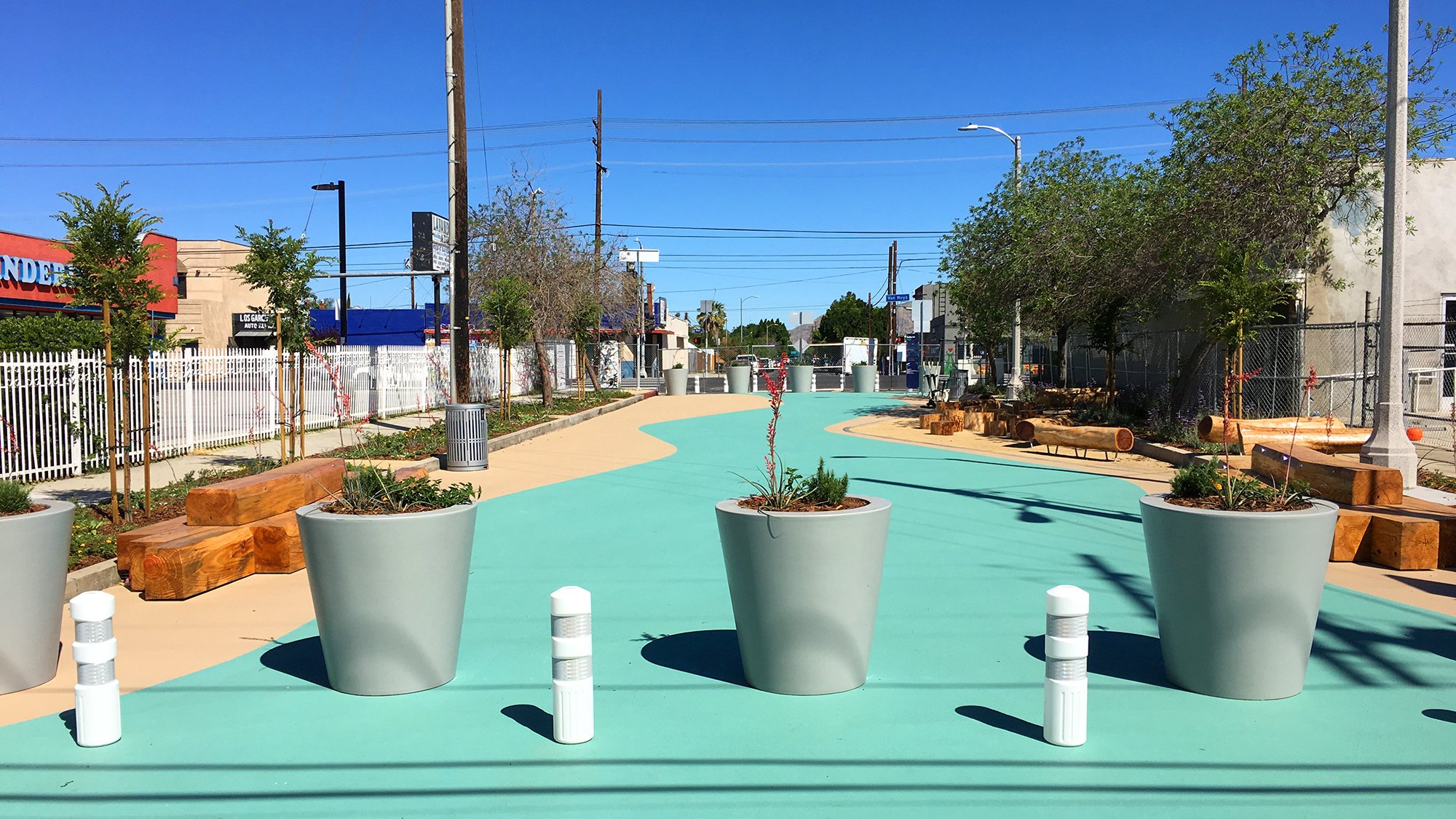 Bradley Plaza Green Alley