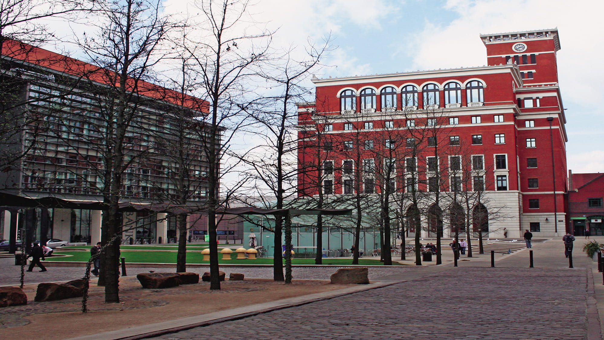 Arup has been involved with every phase of Brindleyplace which spans over 20 years. 