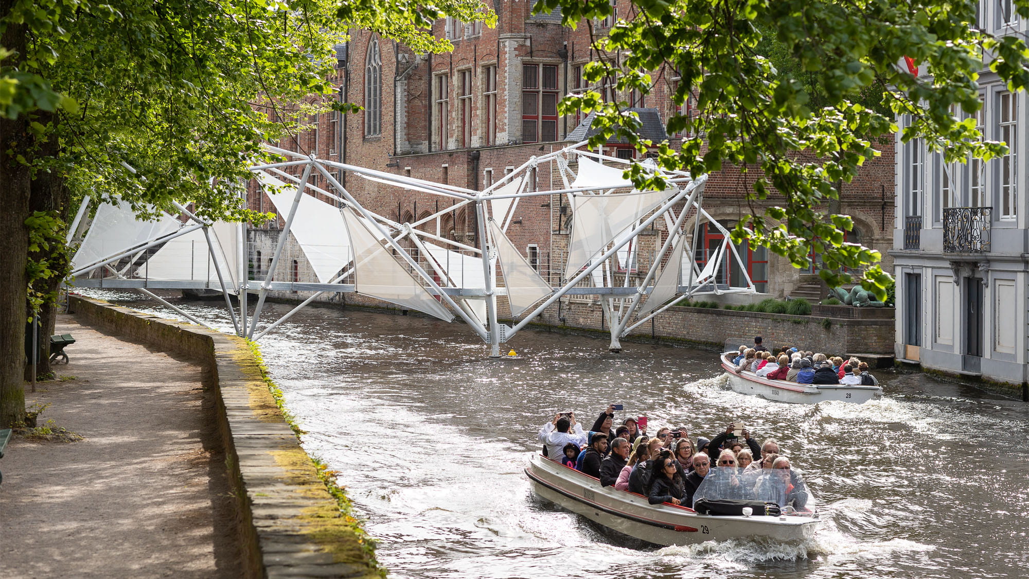 Bruges Canal Footbridge Sculpture – BRUG