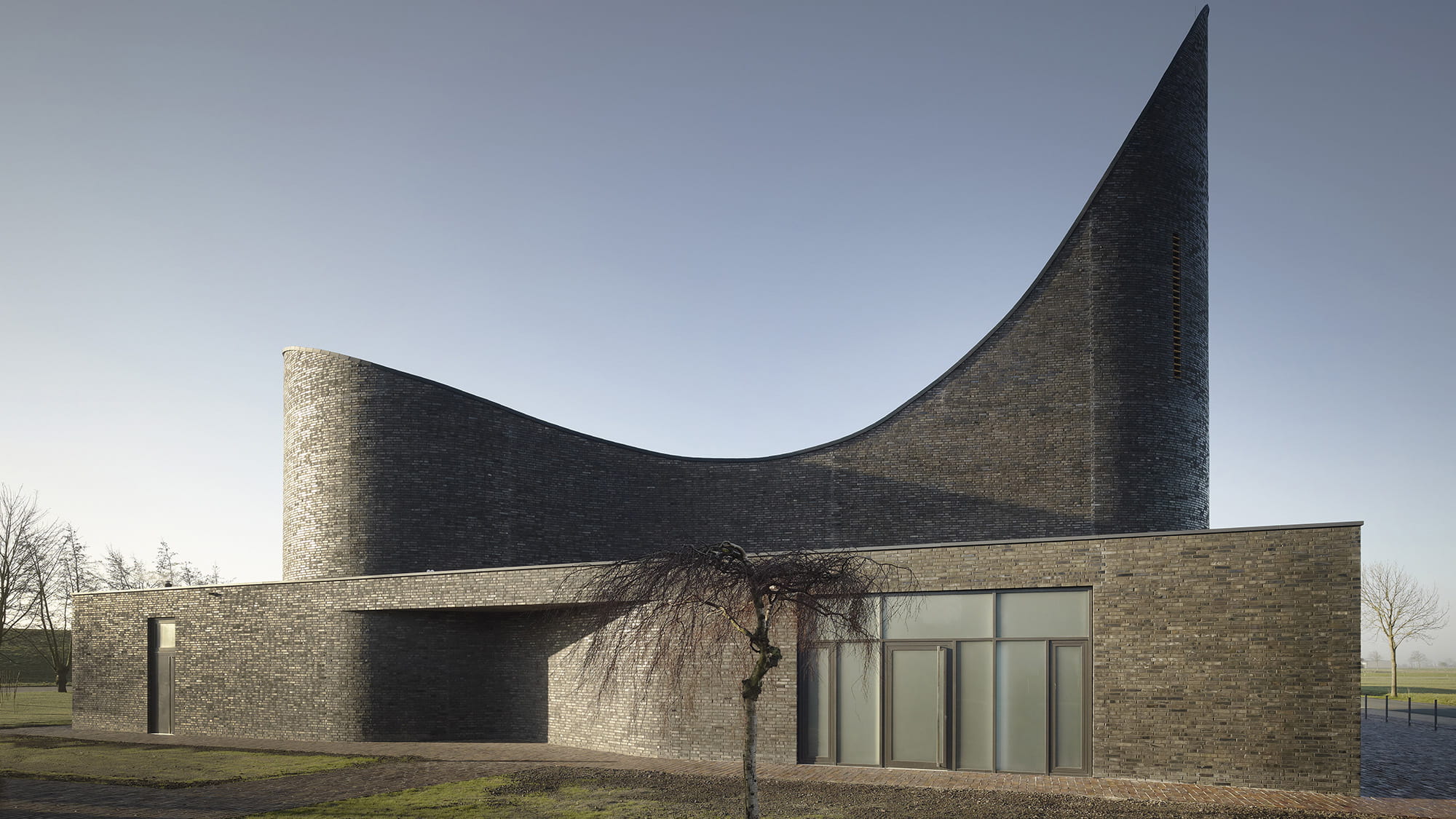 Exterior view of Church by the sea_01_(c) Christian Richters