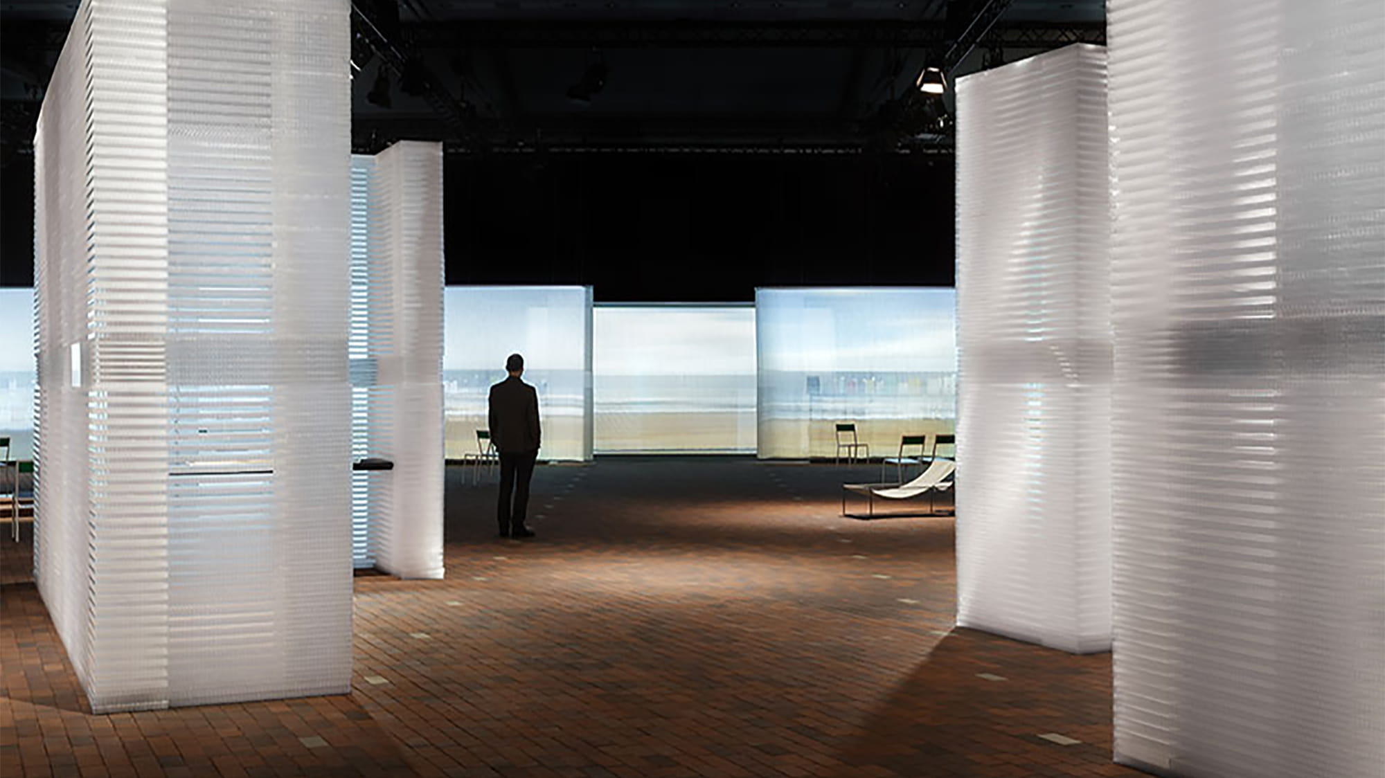 A parametric design tool has been developed to determine the optimal result in view of the various design parameters for the walls, such as shapes, thickness, height, angles, openings and pattern density of the panel layers.