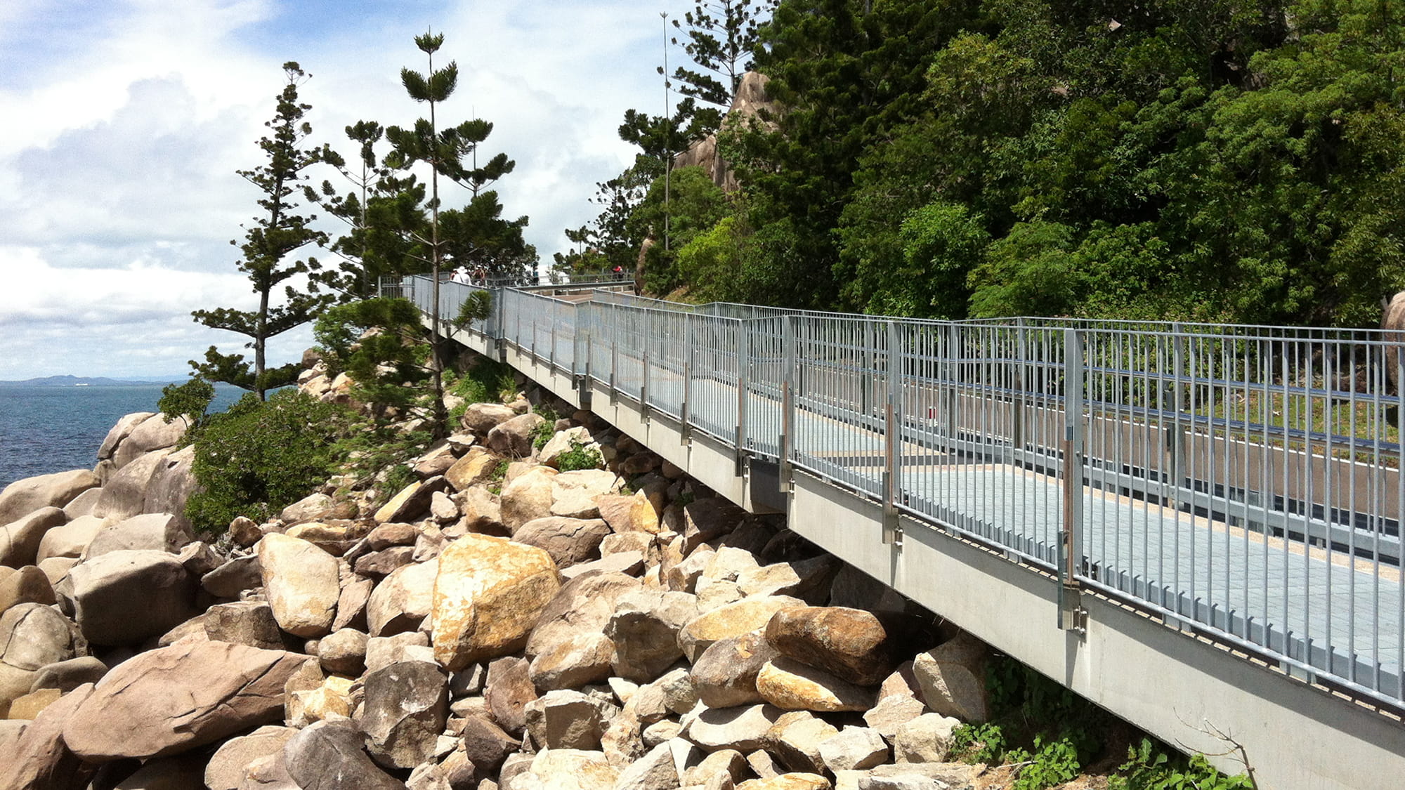 A section of the Gabul Way walkway overlooking cliffs