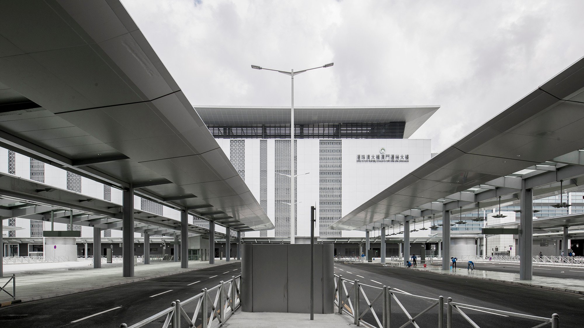 Hong Kong Zhuhai Macau Bridge – Macau Boundary Crossing Facilities ?CHEC