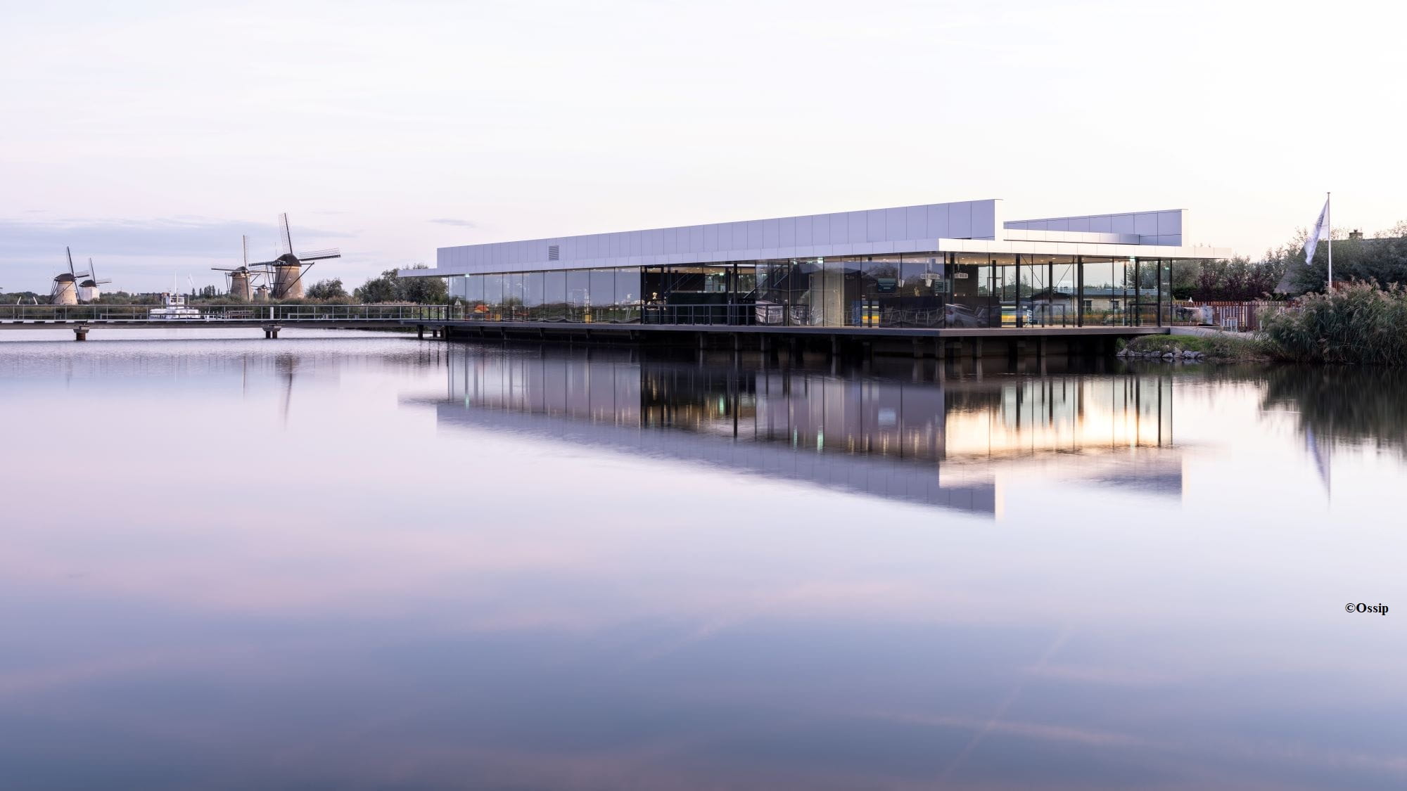 Kinderdijk visitor centre evening 