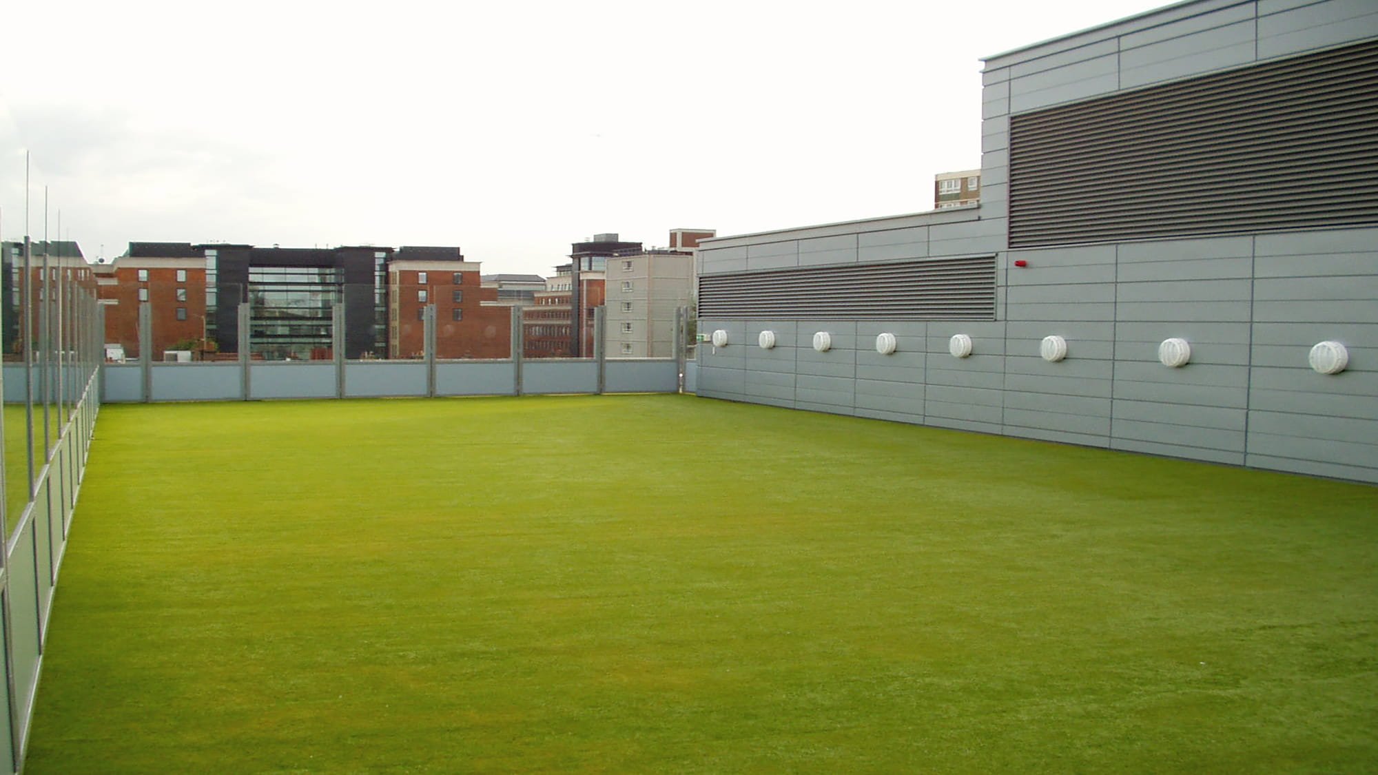The East Wing is a 13-storey tower in the centre of the St Thomas' hospital site, opposite the Houses of Parliament.