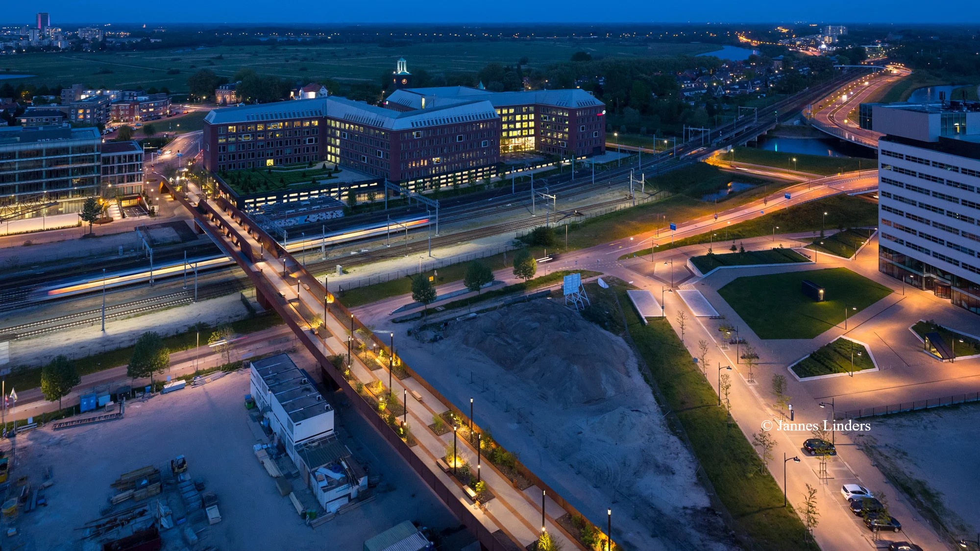 Palace  garden bridge