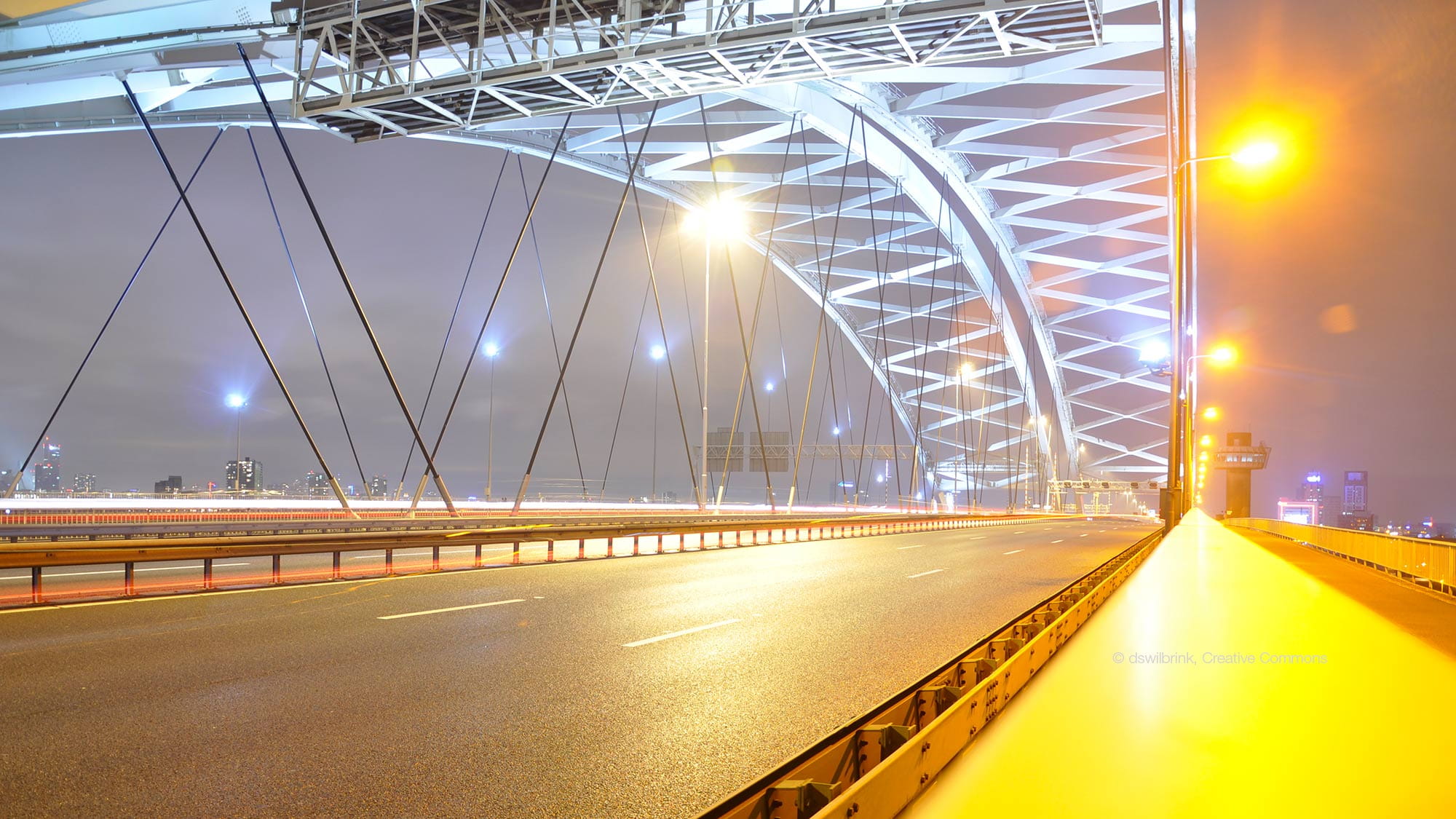 Brienenoordbrug, one of the steel bridges being renovated. ? dswilbrink, CC BY-SA 3.0, httpscommons.wikimedia.orgwindex.phpcurid=54354563