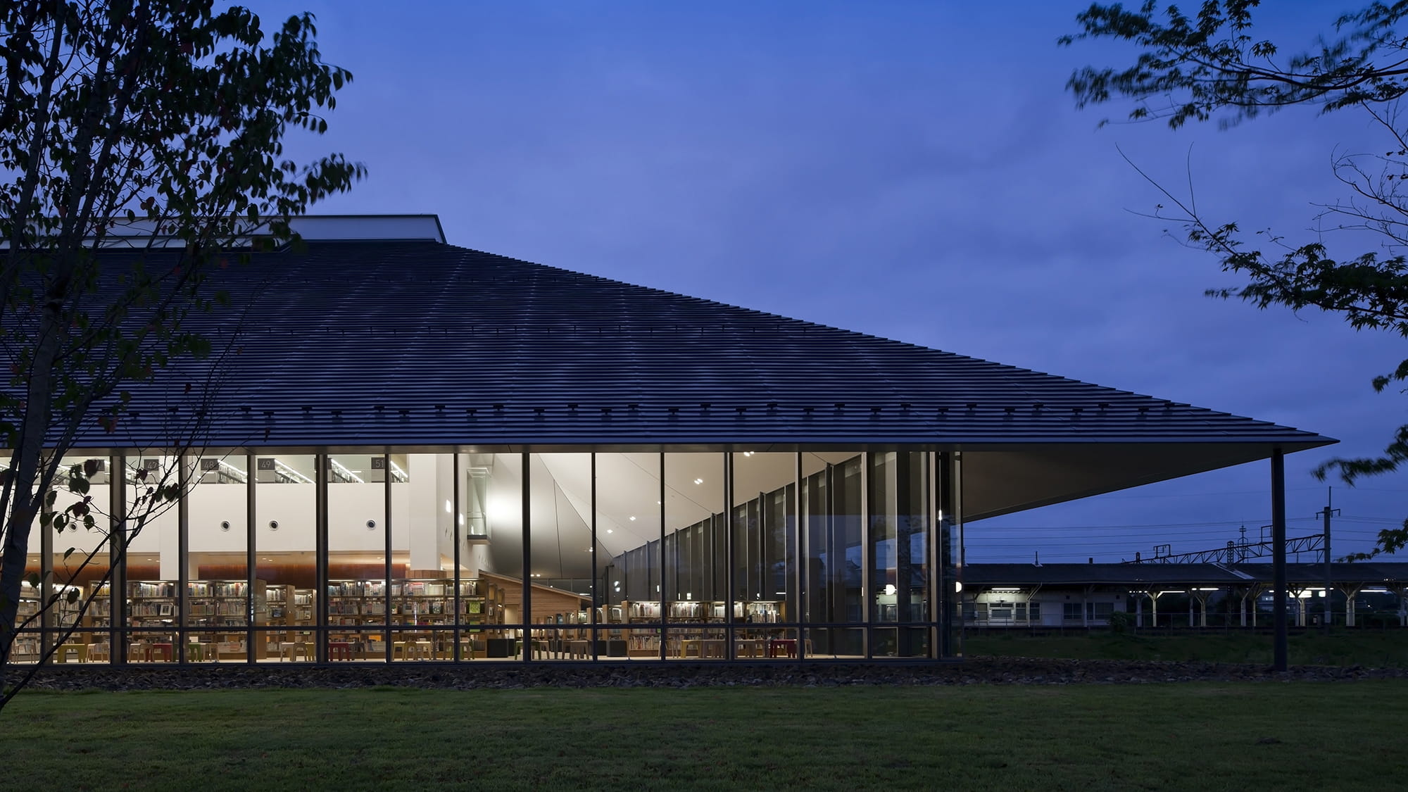 Shirakawa City Library　?Shigeru Ogawa