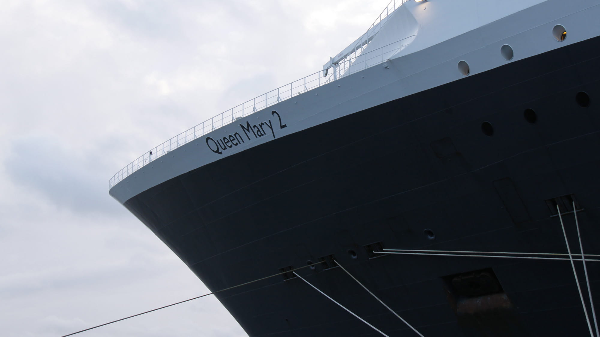 Queen Mary ship at Sydney Opera House 