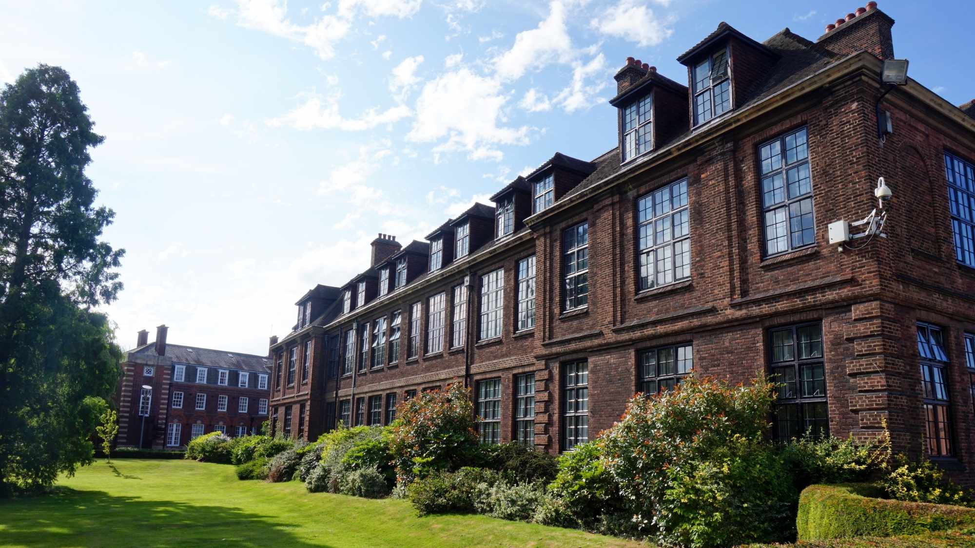 Front view of the University of Hull