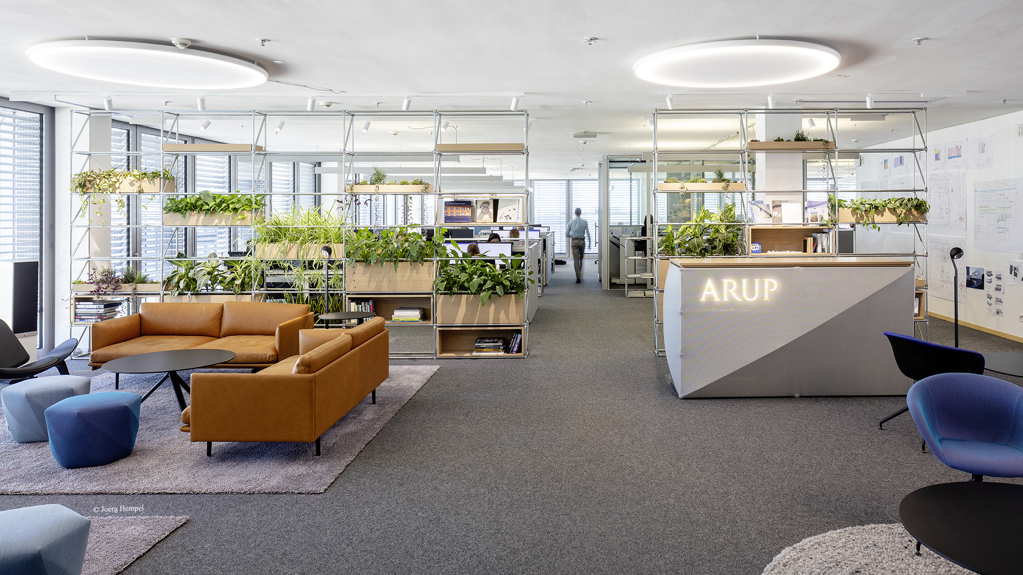 The OvaLounge offers space for meetings, presentations and events, giving guests the opportunity to experience Arups' corporate culture.