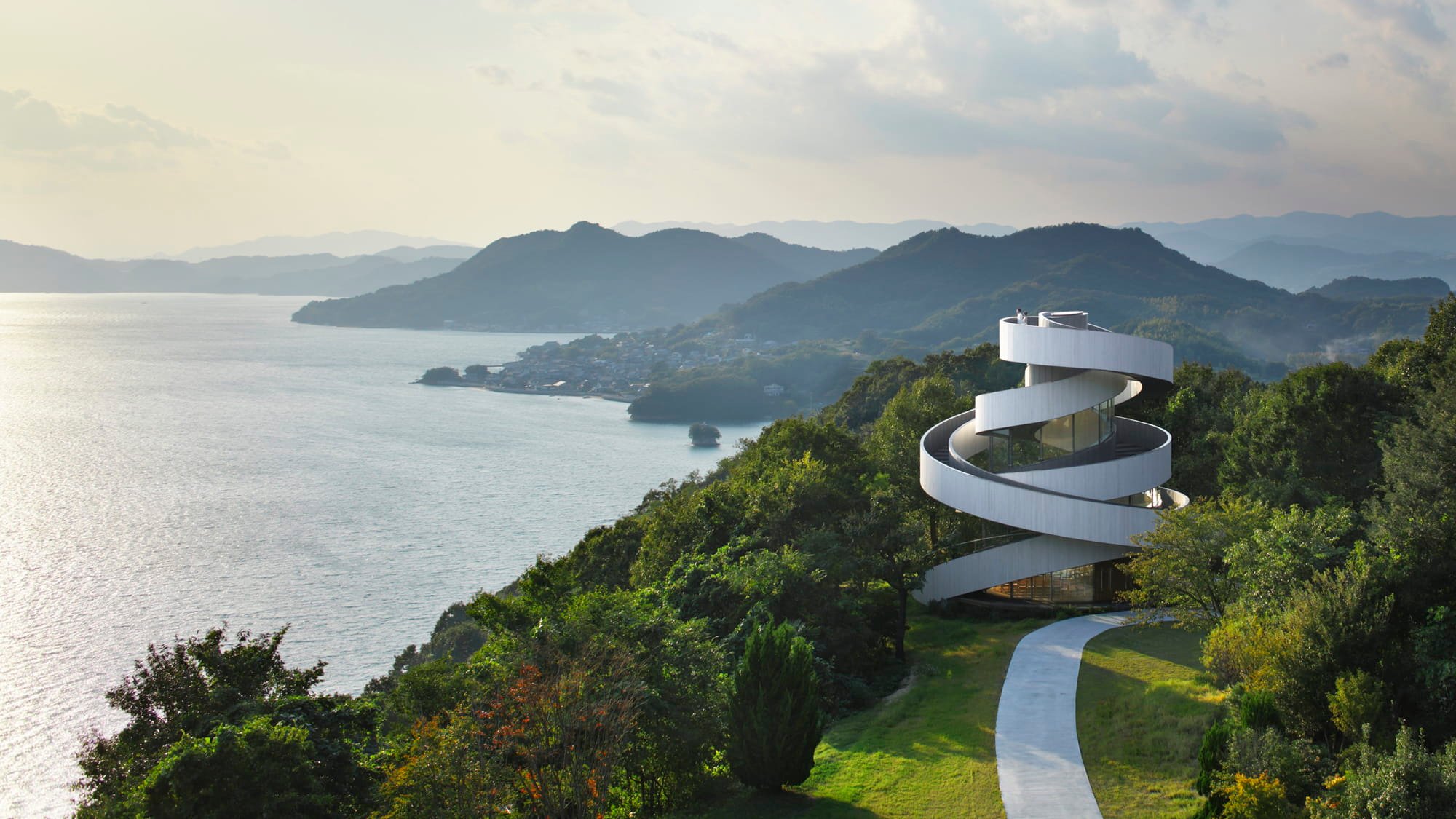 Inspired by a flying ribbon, the chapel overlooks the Inland Sea of Japan.<br/> ? Koji Fuji / Nacasa & Partners Inc.</br>