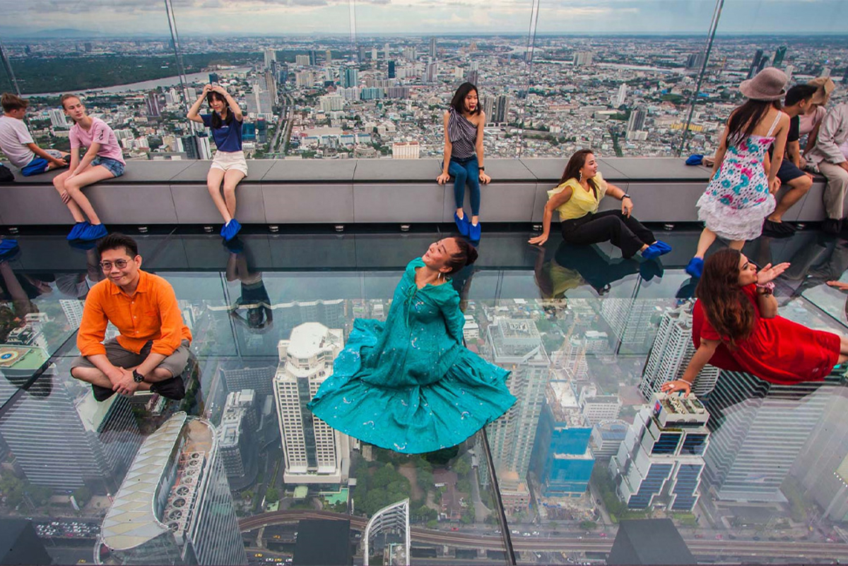 People on the Mahanakhon SkyWalk