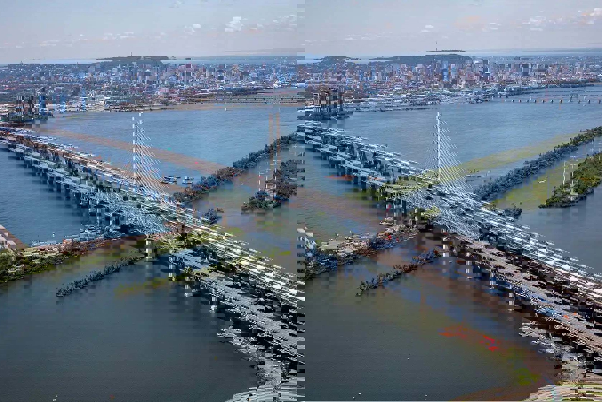 Aerial view of the Samuel De Champlain Bridge Corridor