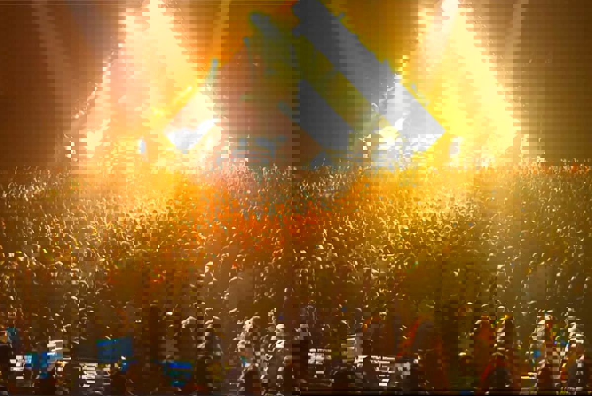 People at a nightclub - Arup's Motion platform is used to measure acceptable vibration levels 